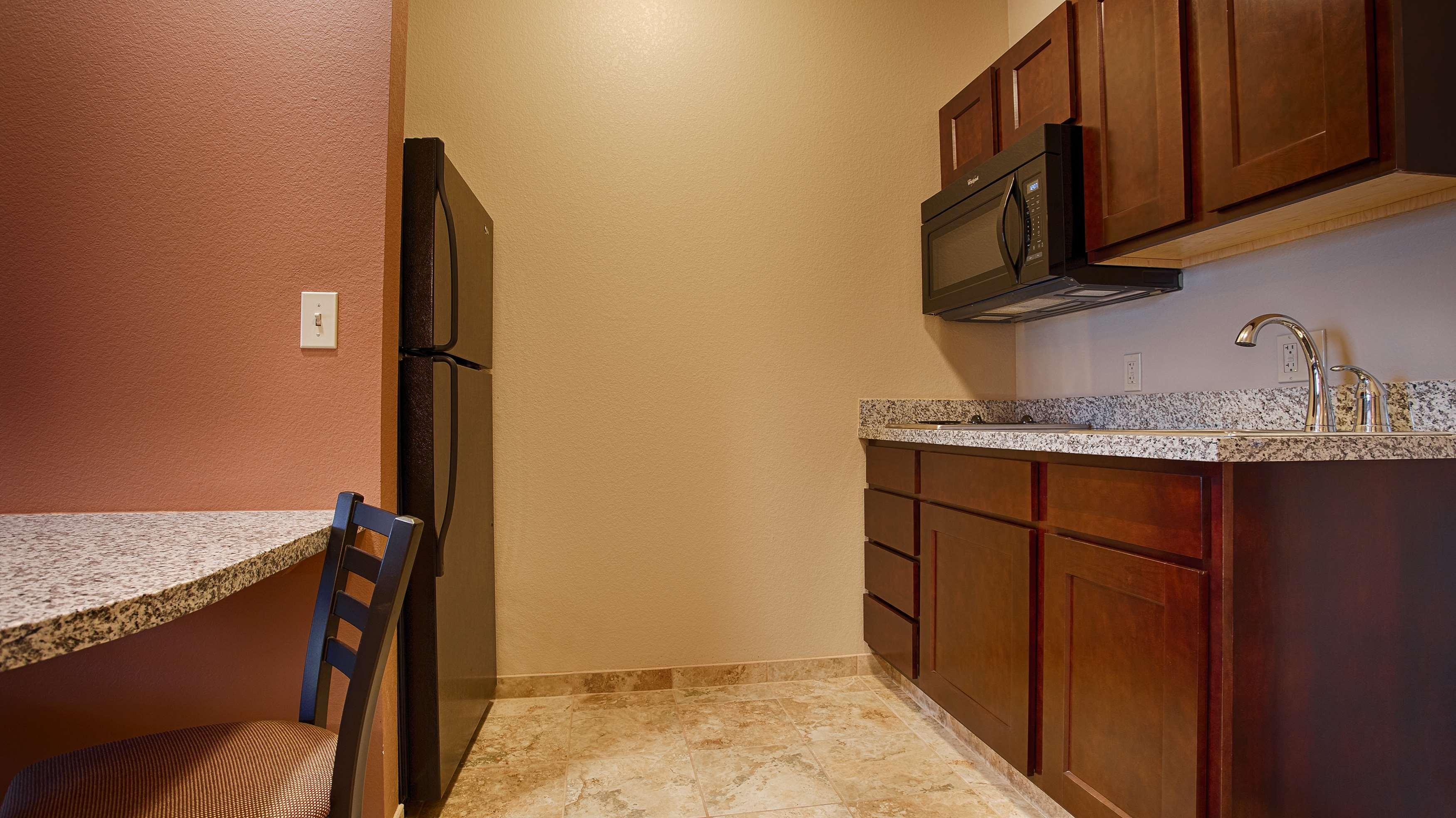 Best Western North Edge Inn Dodge City Exterior photo