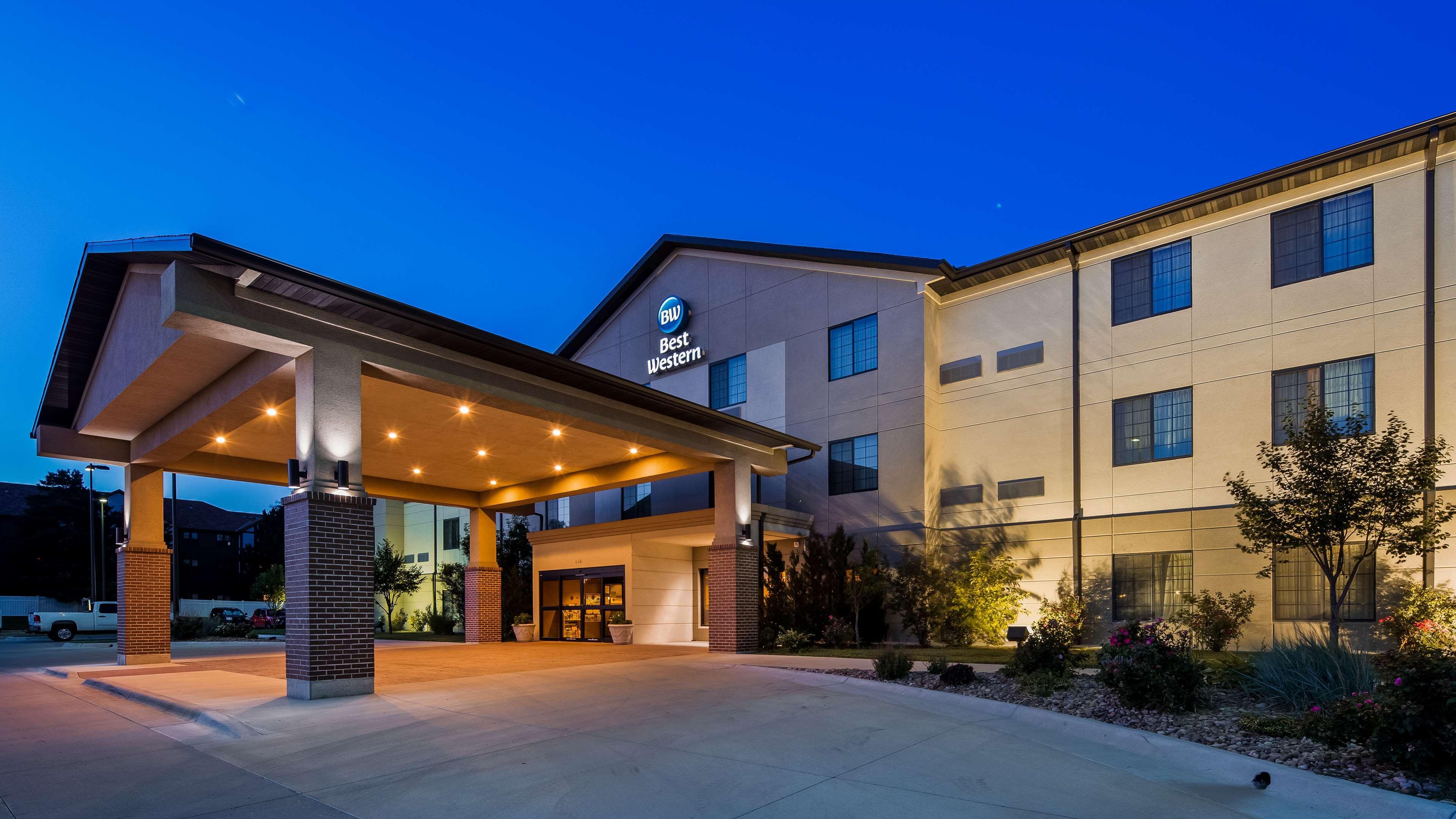 Best Western North Edge Inn Dodge City Exterior photo
