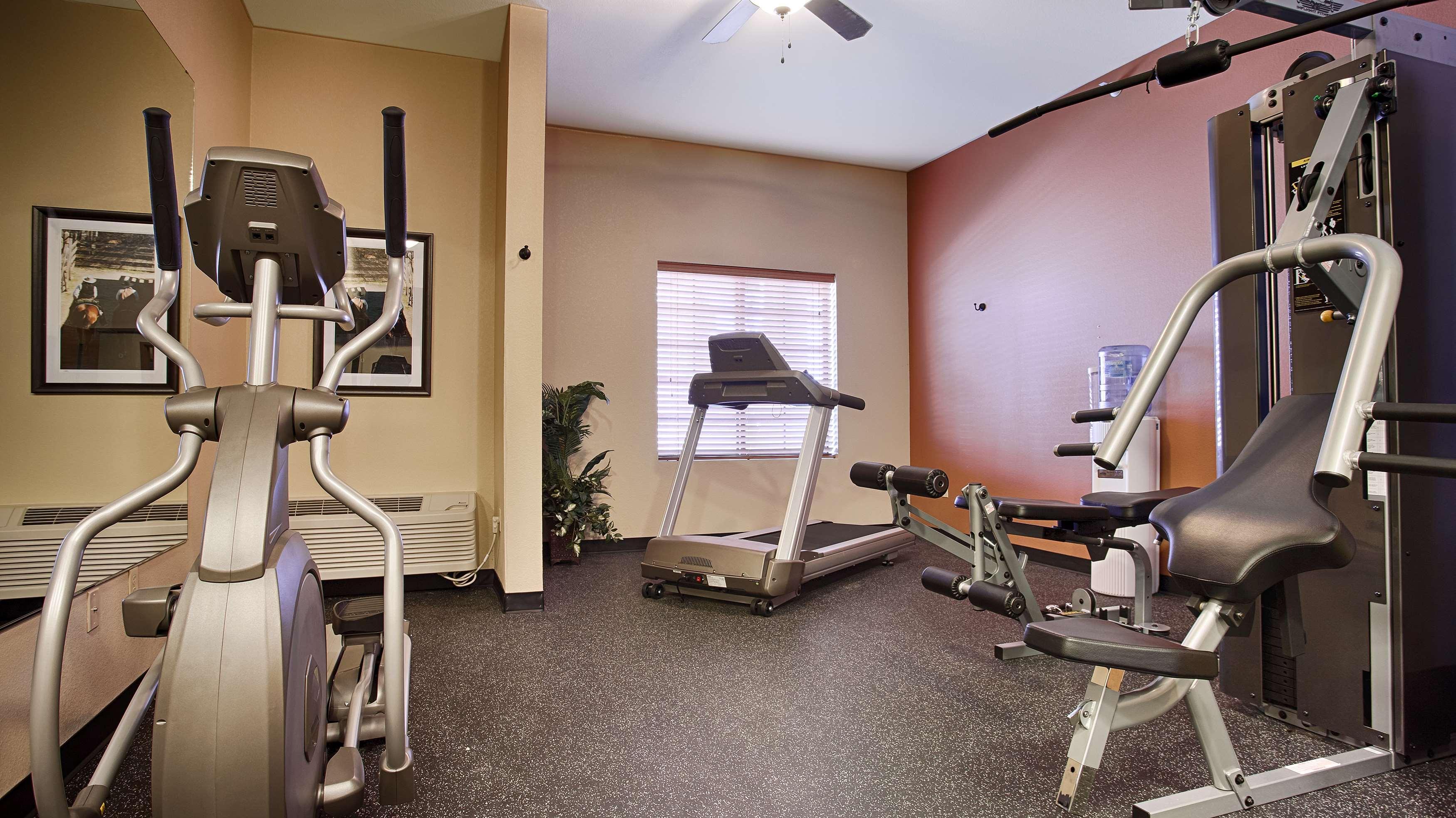 Best Western North Edge Inn Dodge City Exterior photo