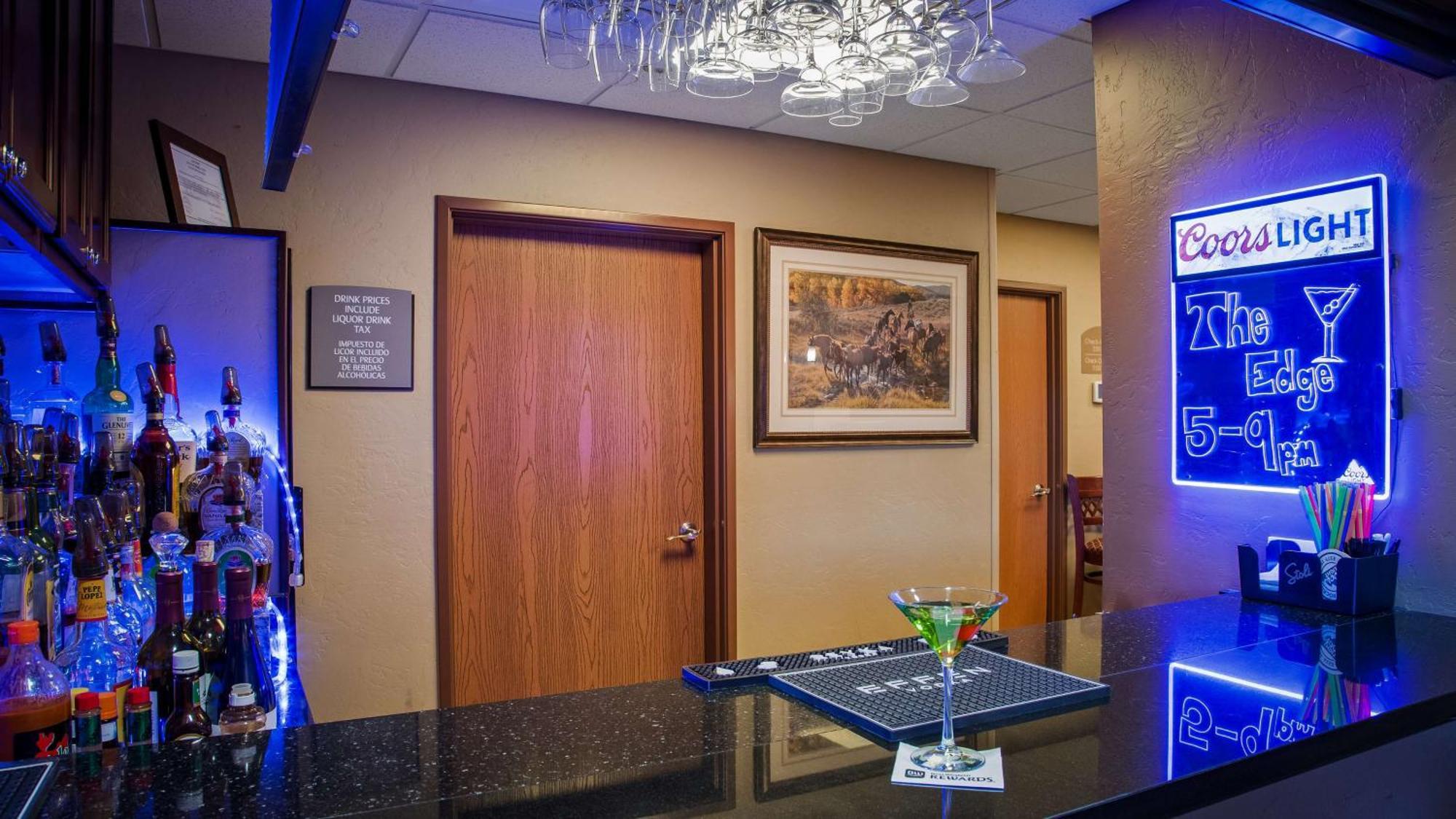Best Western North Edge Inn Dodge City Exterior photo