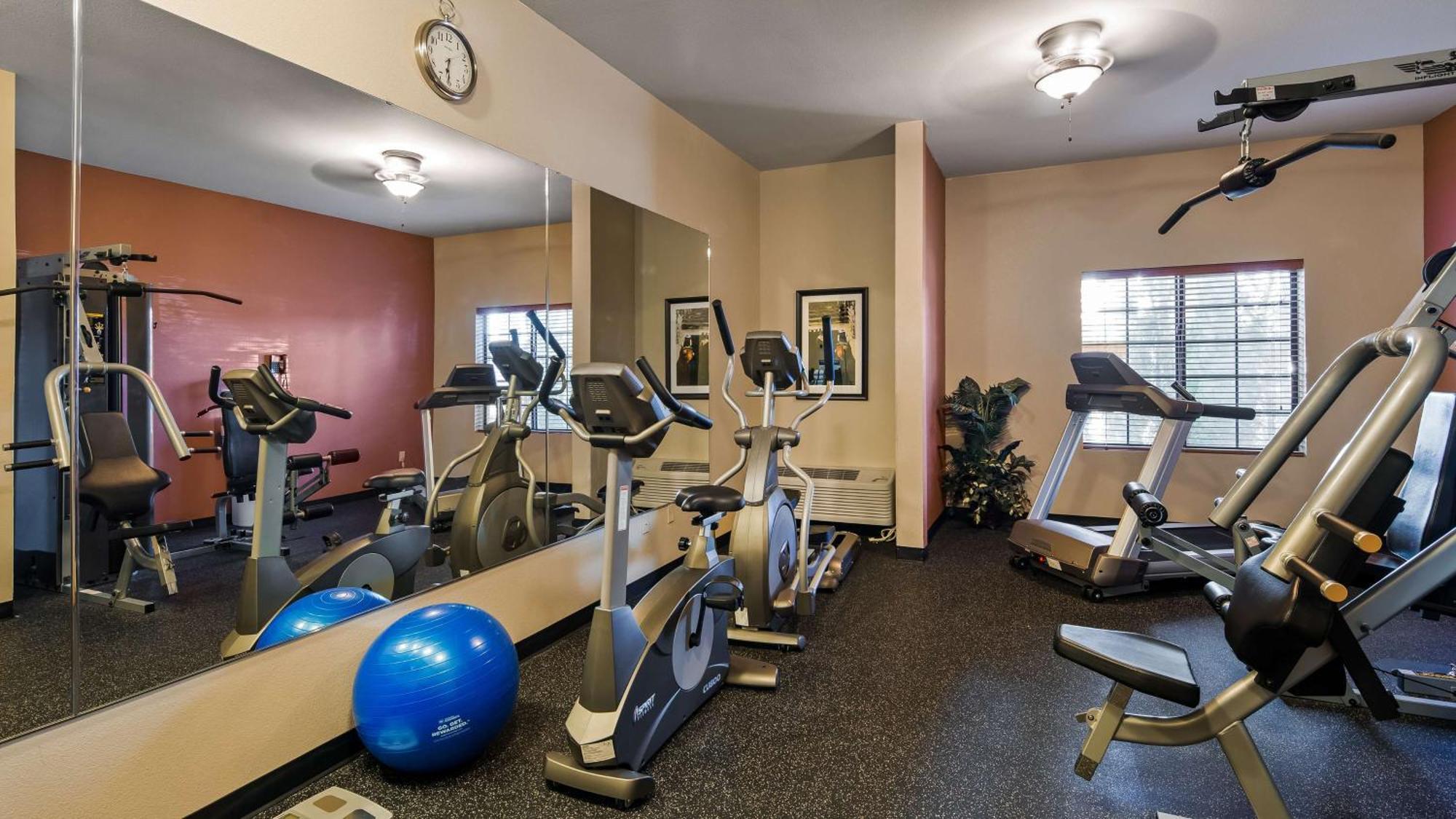Best Western North Edge Inn Dodge City Exterior photo
