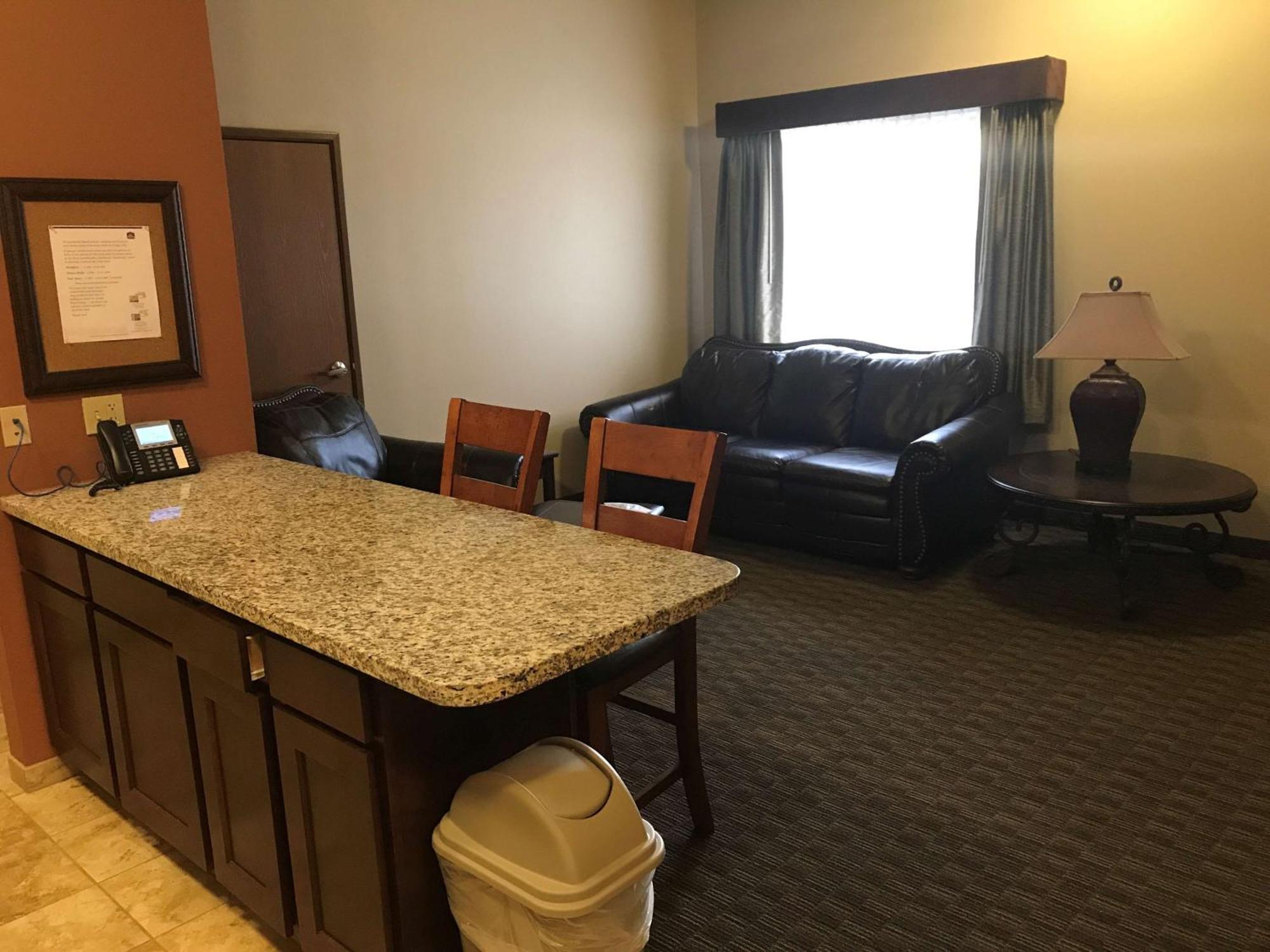 Best Western North Edge Inn Dodge City Exterior photo
