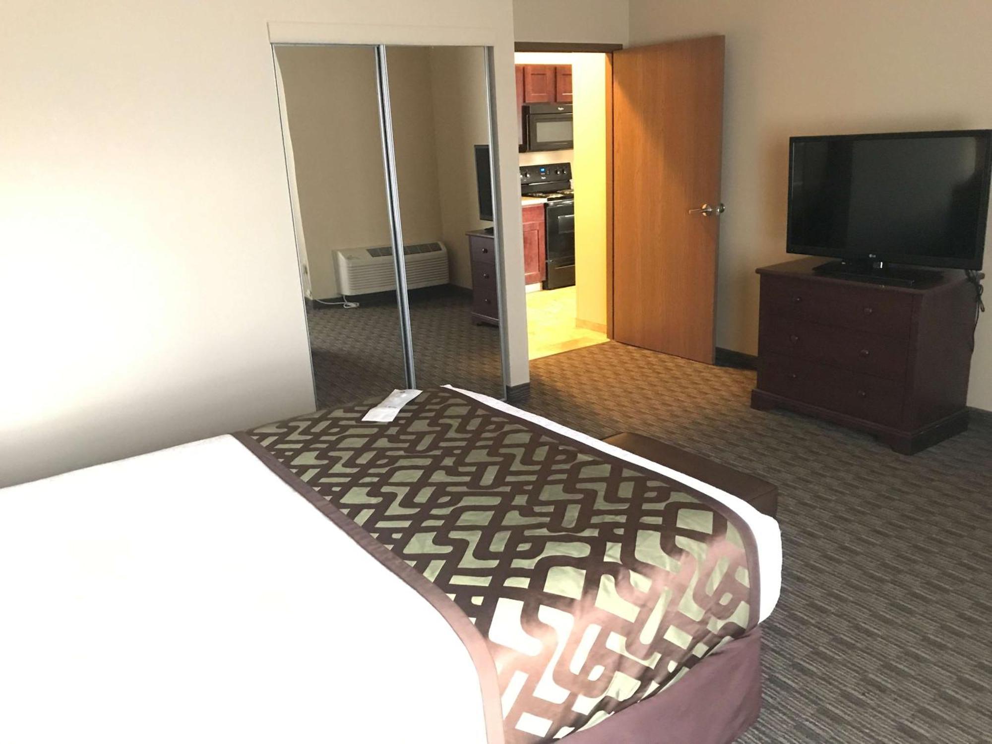 Best Western North Edge Inn Dodge City Exterior photo