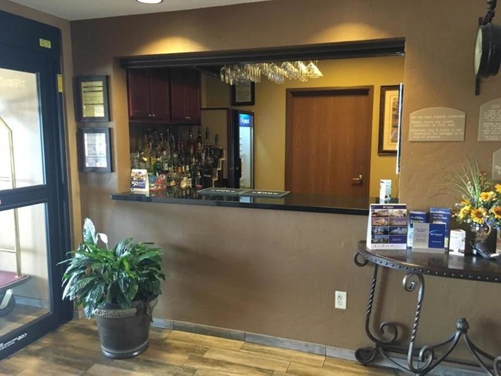 Best Western North Edge Inn Dodge City Exterior photo