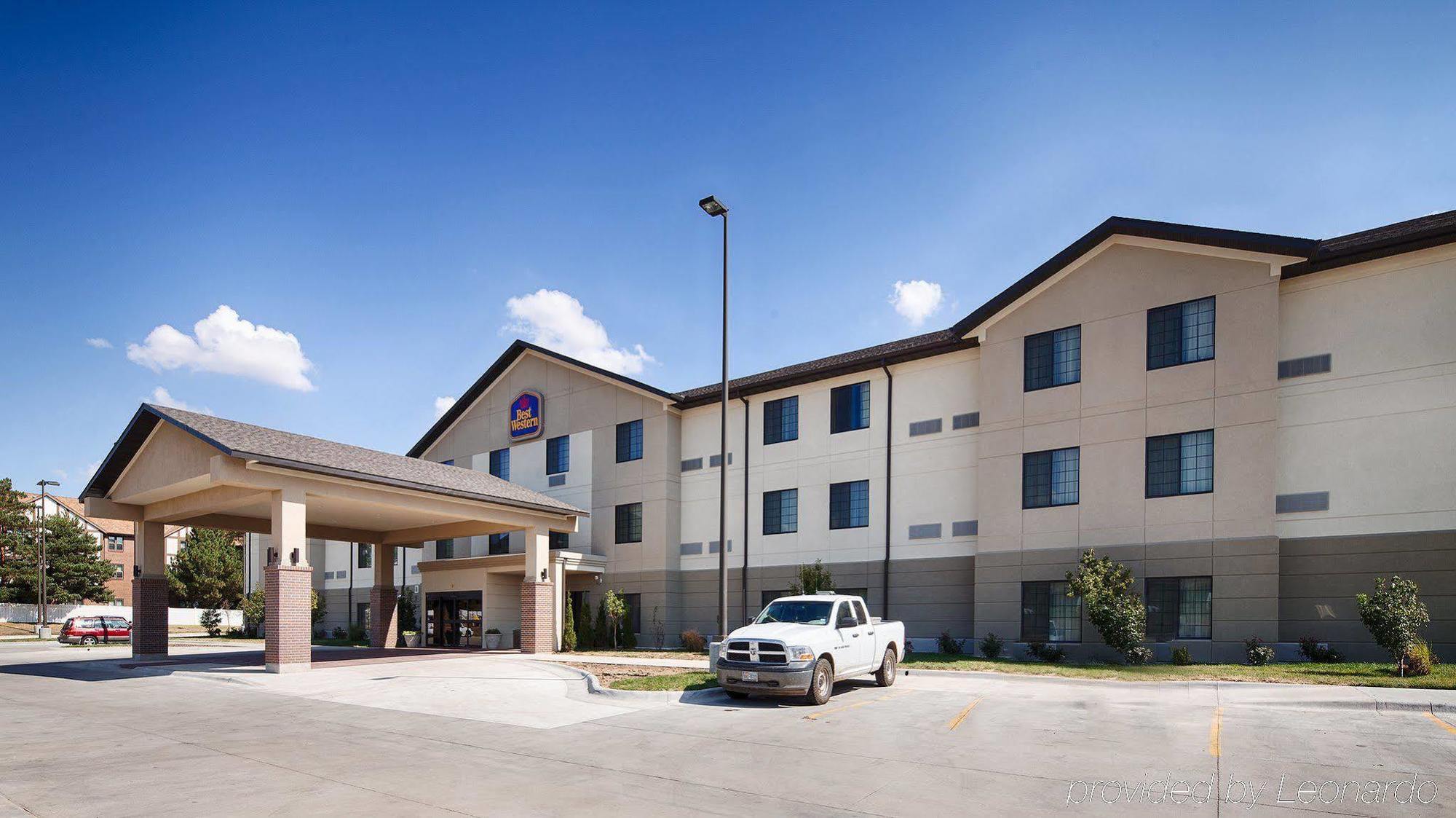 Best Western North Edge Inn Dodge City Exterior photo