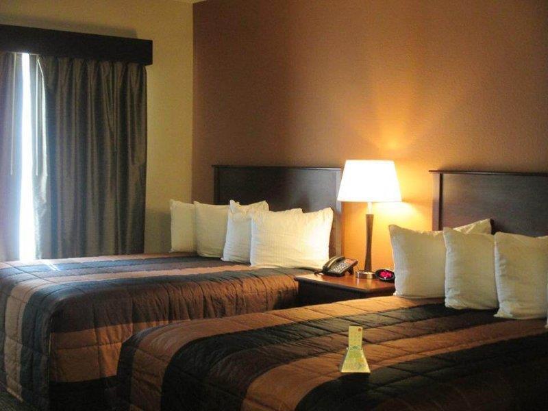 Best Western North Edge Inn Dodge City Room photo
